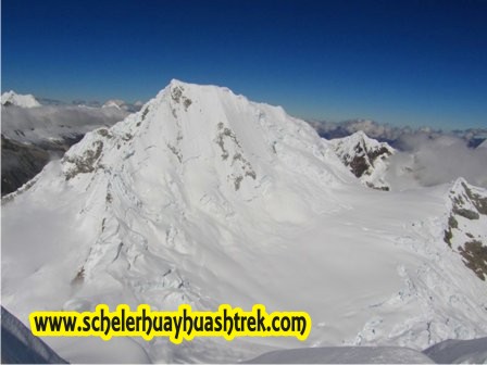 Nevado Alpamayo visto desde el Campo I